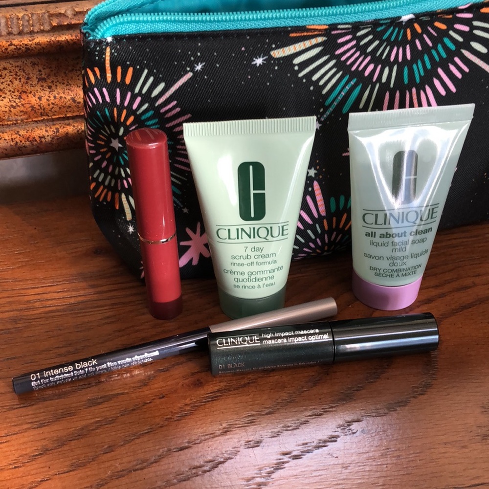 New Clinique 5 piece makeup bundle and makeup bag.